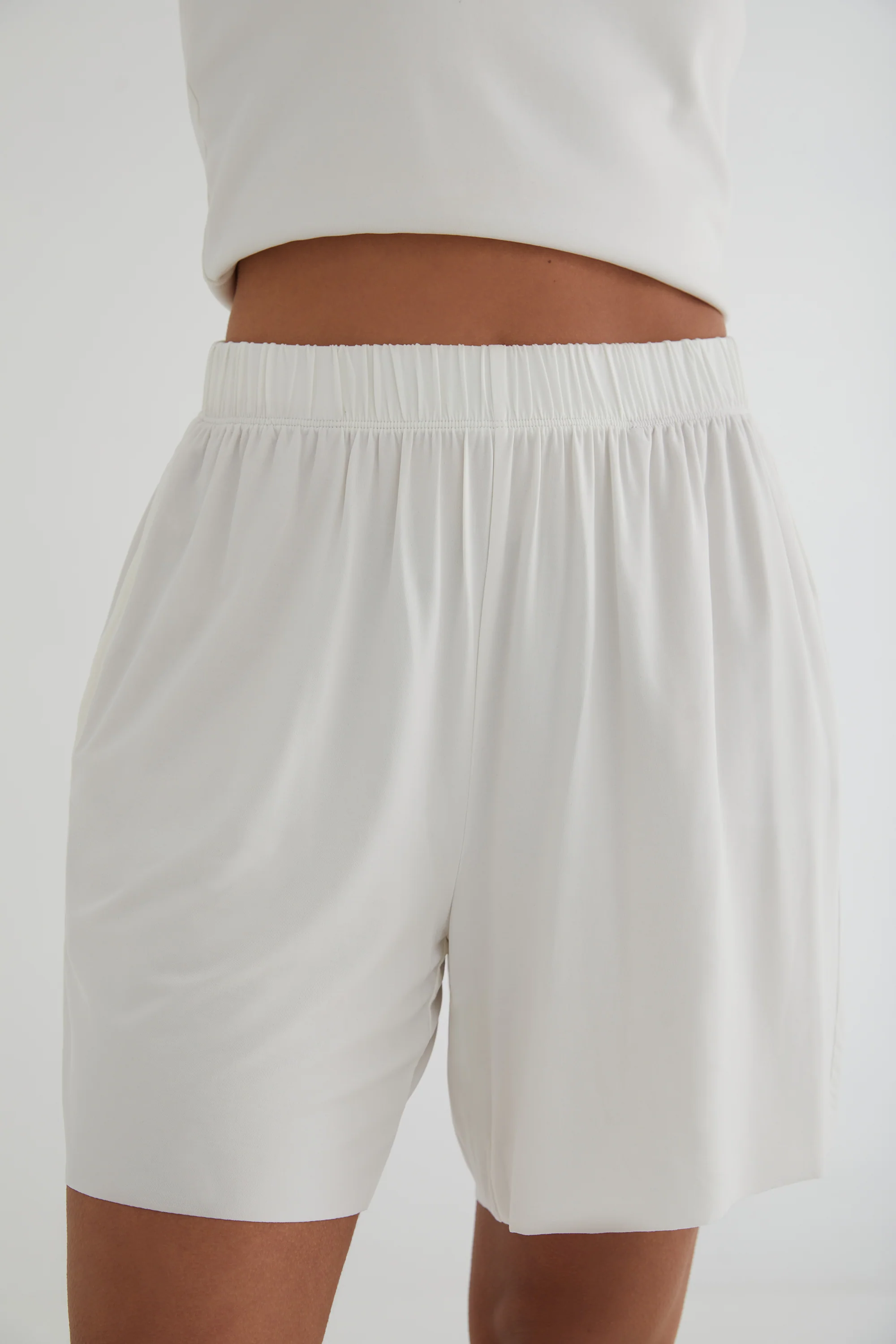 The Effortless Palazzo: Short - Flow Cupro - Salt - Image 3
