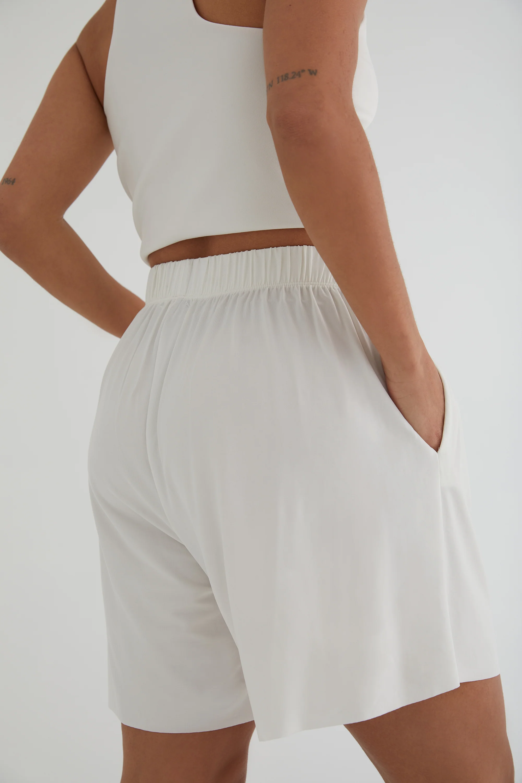 The Effortless Palazzo: Short - Flow Cupro - Salt - Image 4