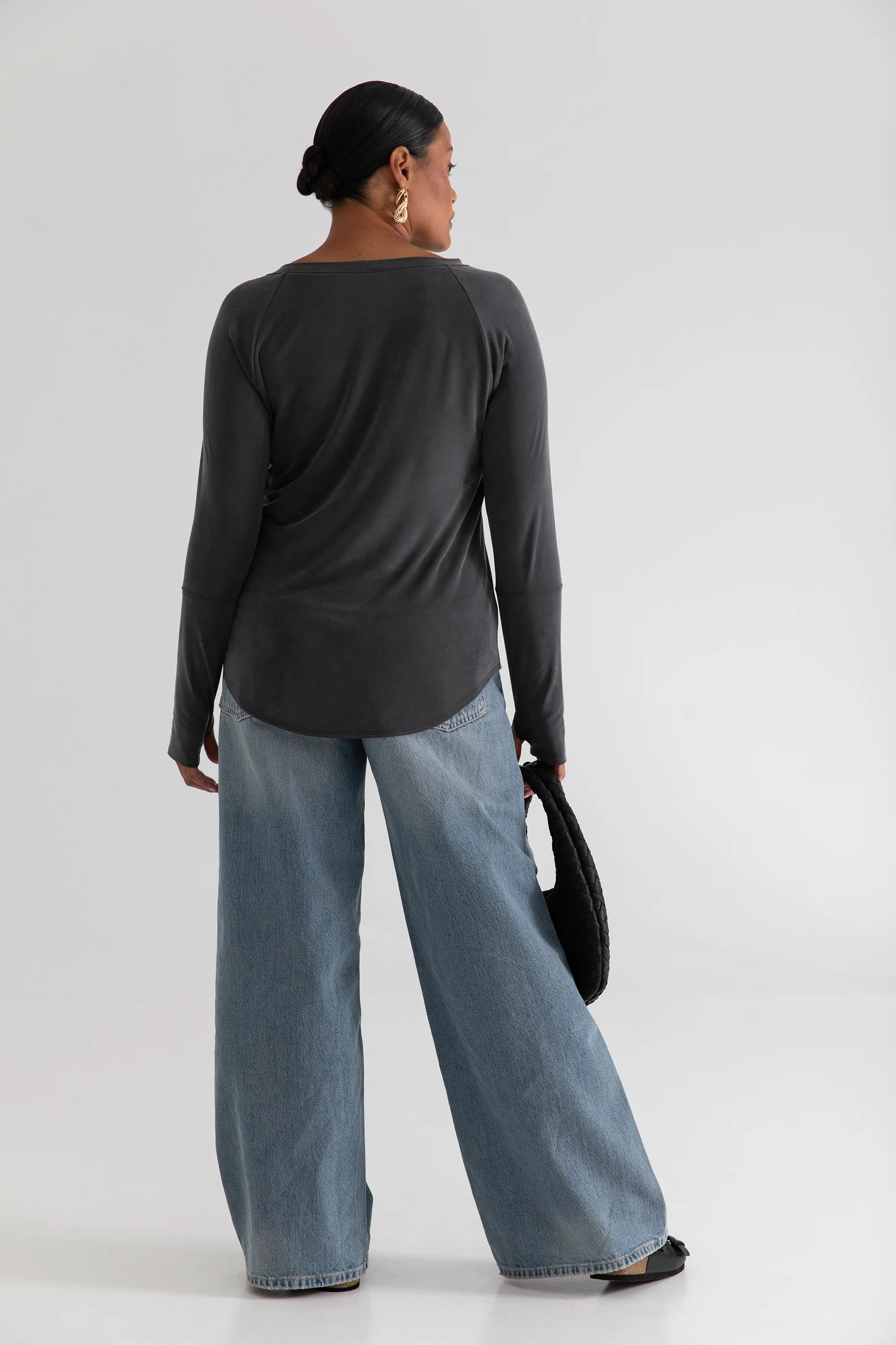 The Long Sleeve Layering Tee - Flow Cupro - Ink - Image 3