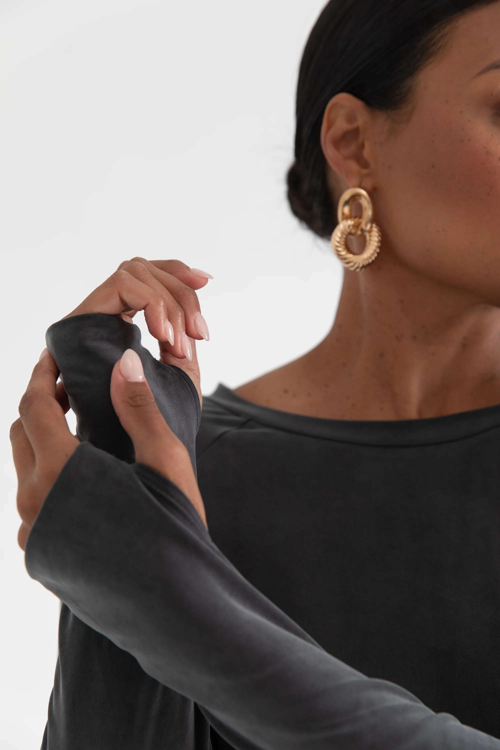 The Long Sleeve Layering Tee - Flow Cupro - Ink - Image 4