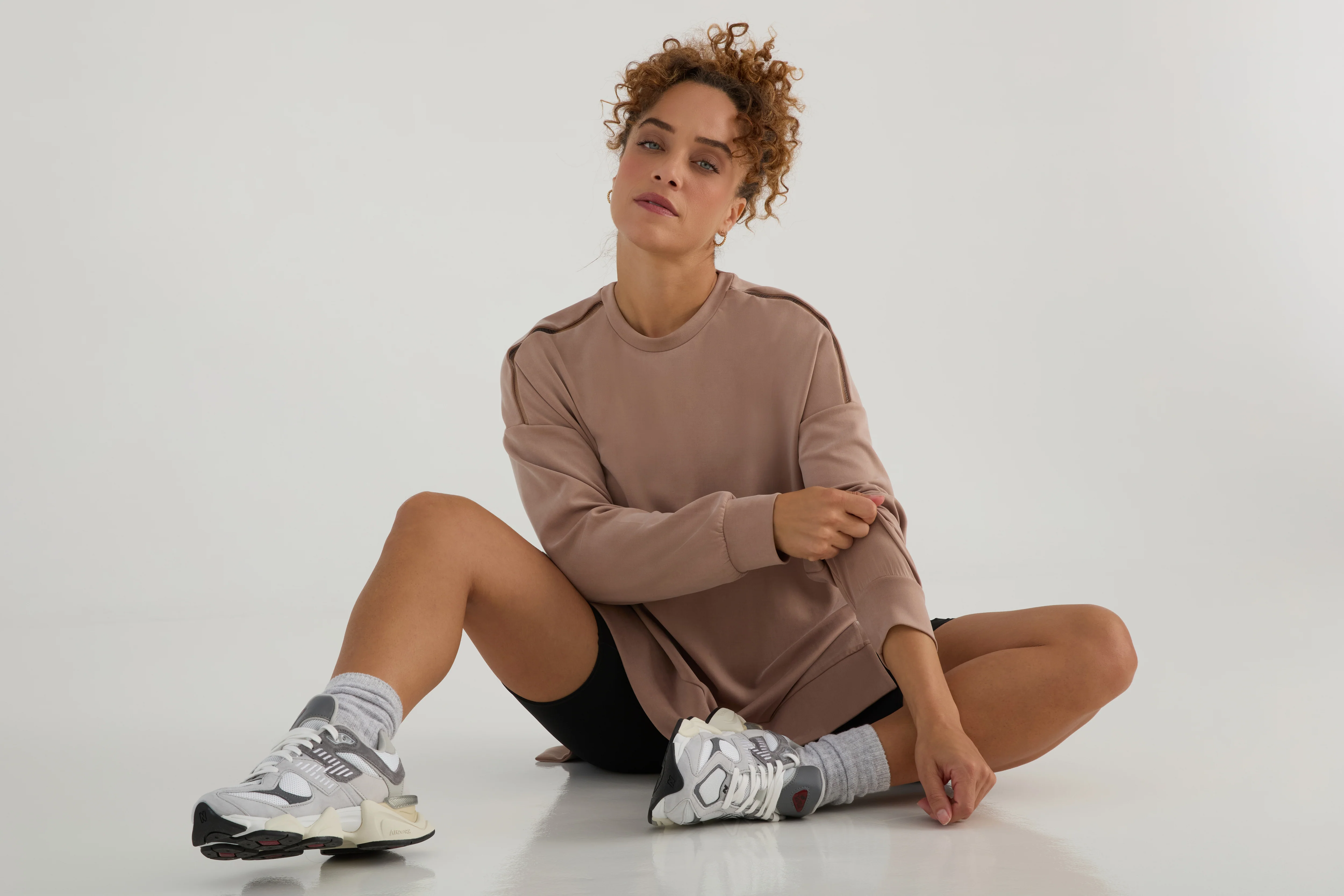 The Oversized Crew - Magic Double Knit - Mocha - Image 7