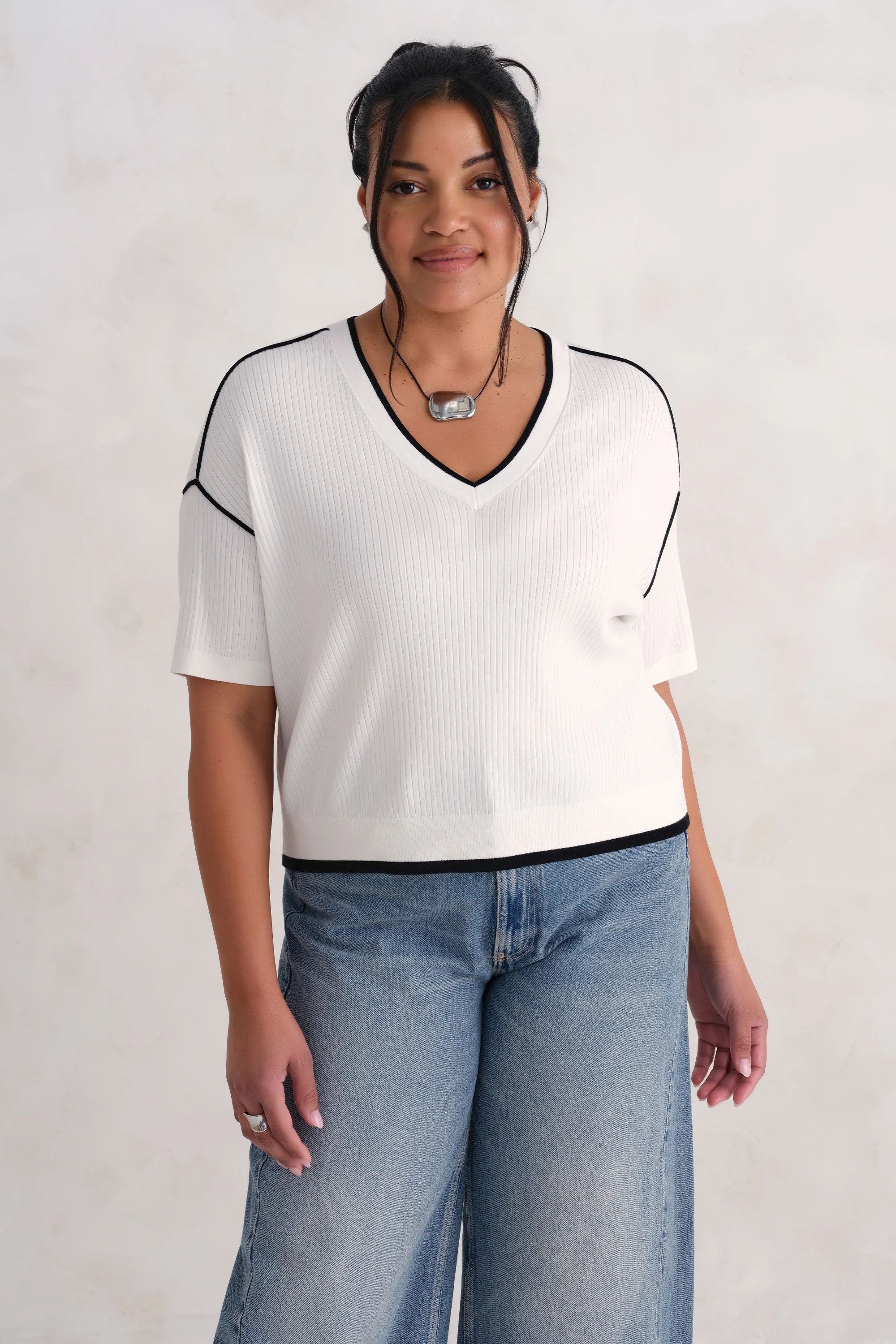 The Rib V-Neck - Salt - Image 5