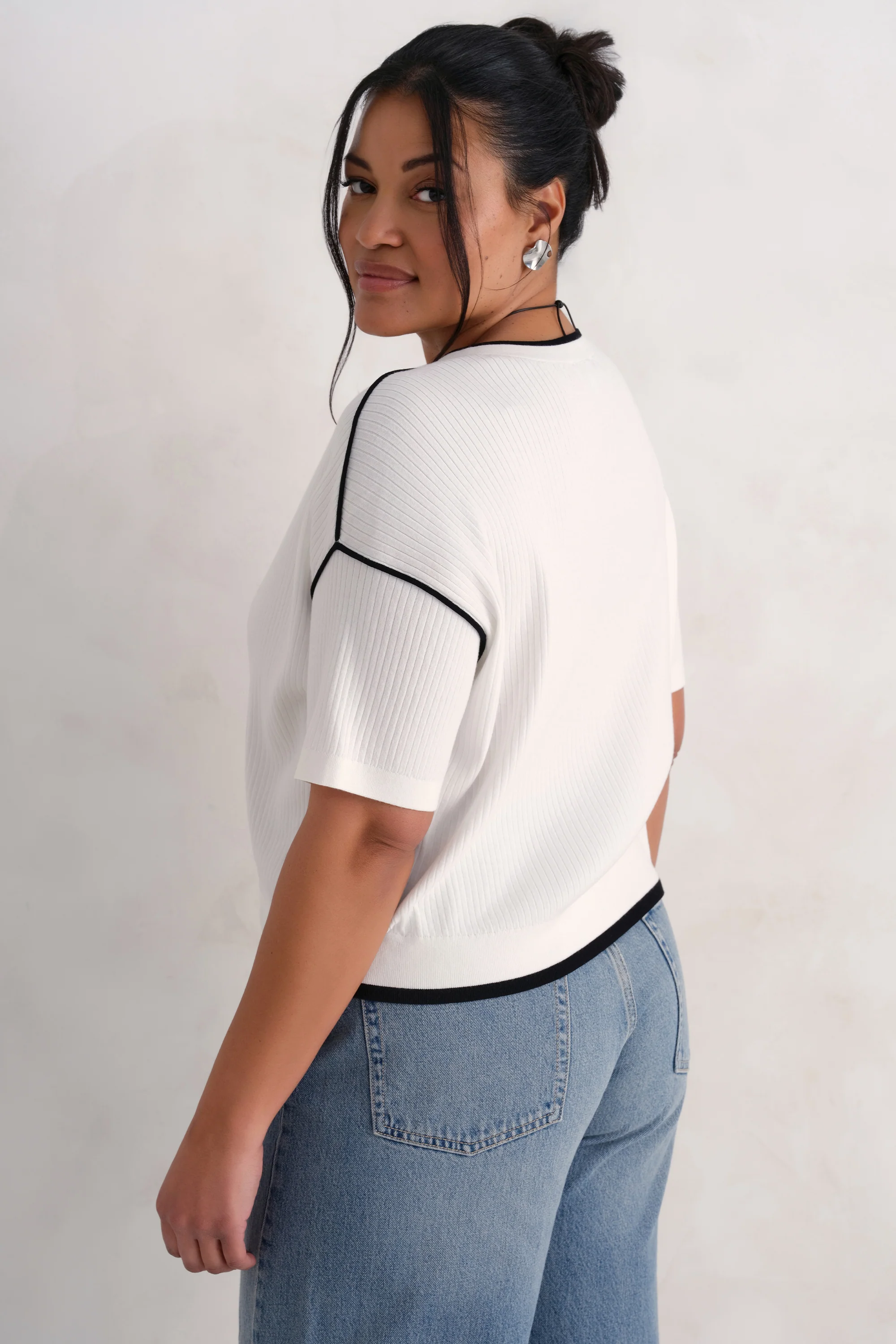 The Rib V-Neck - Salt - Image 6