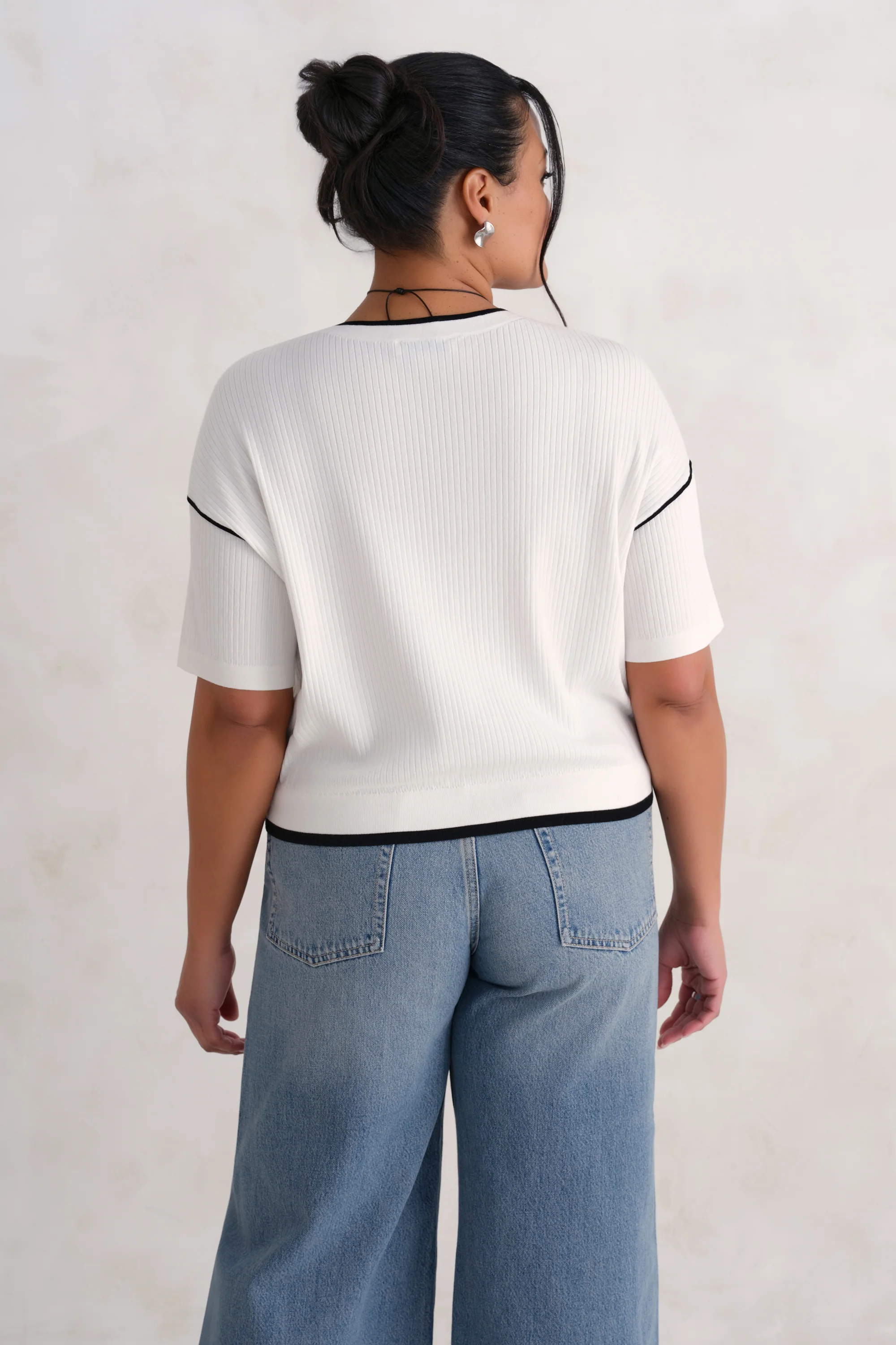 The Rib V-Neck - Salt - Image 7