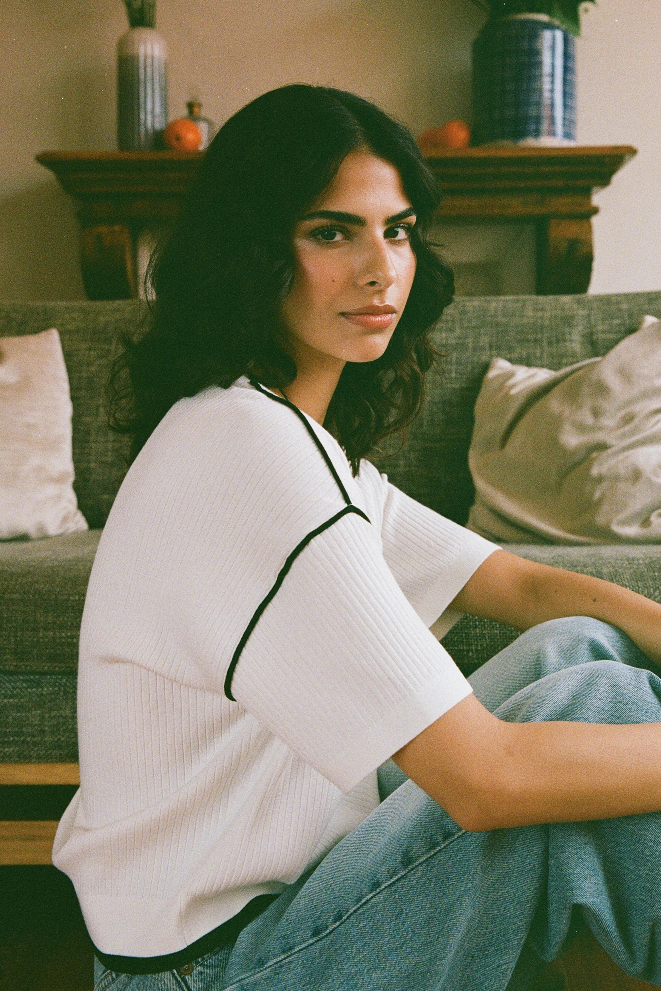 The Rib V-Neck - Salt - Image 9